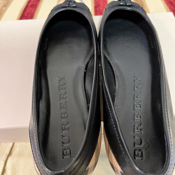 BURBERRY AUTHENTIC HAYMARKET YATES COATED CANVAS LEATHER BALLET… - Picture 9 of 17